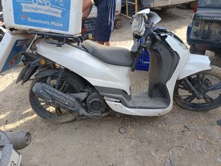 Despiece Peugeot Tweet 125 accidentada