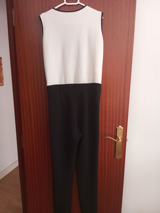 Mono blanco y negro. Hecho a mano.