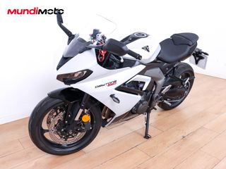 TRIUMPH DAYTONA 660