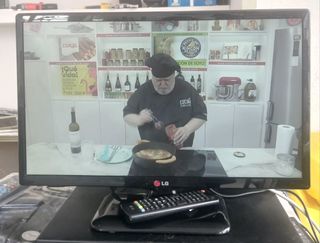 TV LG 22" LED HD + mando
