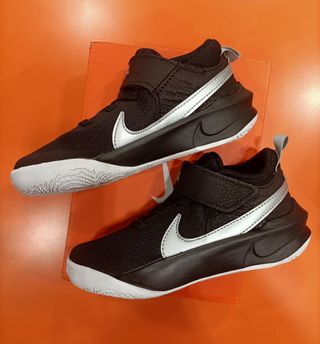 Nike Team Hustle - Scarpe Basket Bambino nr. 28