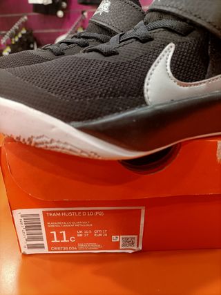 Nike Team Hustle - Scarpe Basket Bambino nr. 28