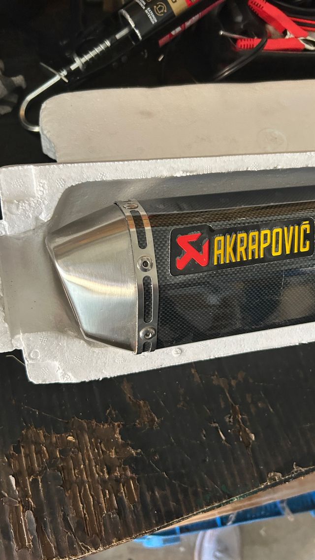 Coda di fuga per moto Acrapovic carbon imitation C