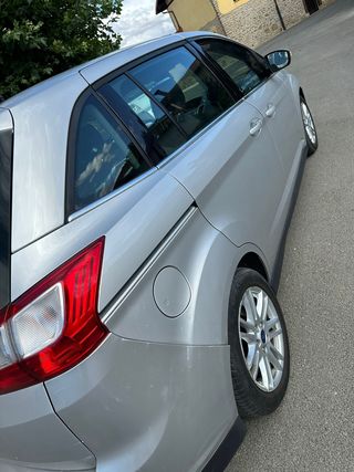 Ford Grand C-MAX 2013