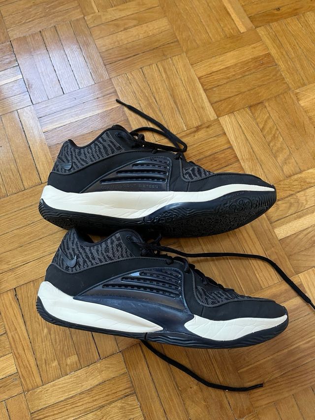 Zapatillas KD16 - Negro / Coconut Milk - Nike