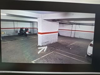 Plaza Garaje en ALQUILER para MOTO pequen̈a / 125