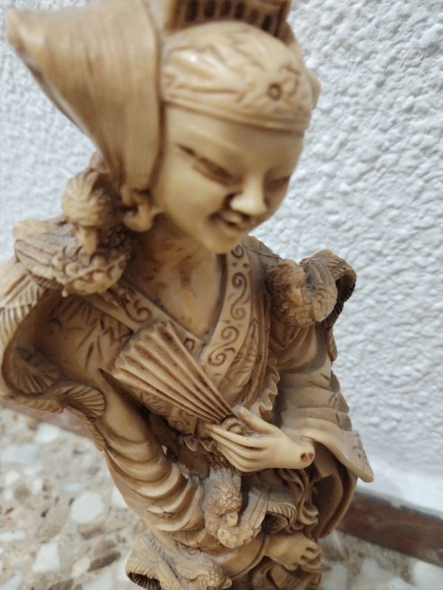 2 figure orientali vintage in resina