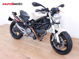 DUCATI MONSTER 696
