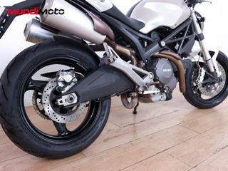 DUCATI MONSTER 696