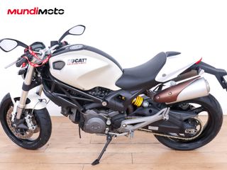 DUCATI MONSTER 696