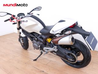 DUCATI MONSTER 696