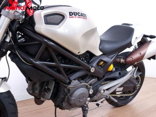 DUCATI MONSTER 696