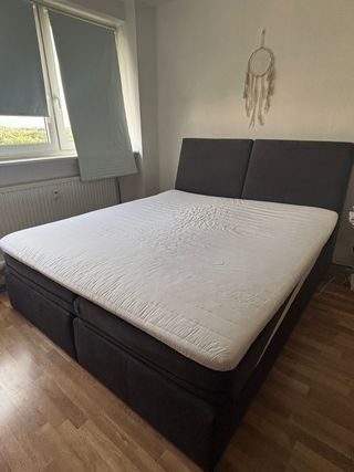 Cama King Size Gris y Blanca