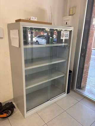 mesas oficina, sillas y armarios