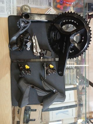 Grupo Shimano 105 
Cambio Electrónico