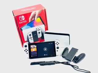 Nintendo Switch OLED - Blanca y Negra