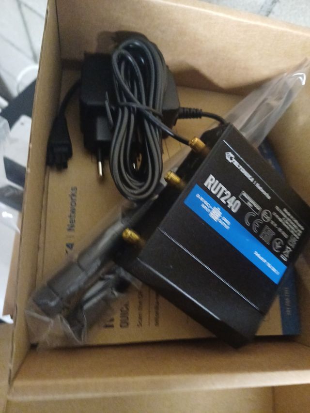 RUT240 Teltonika - Router Industrial