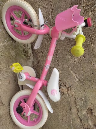 Bicicleta niña 3-4-5 años, con ruedinas traseras.