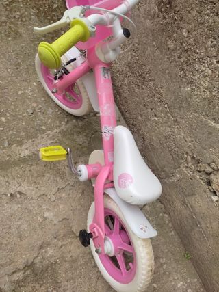 Bicicleta niña 3-4-5 años, con ruedinas traseras.