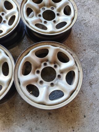 4 Llantas Terrano II usadas