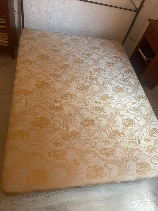 Canapé rígido 135x190 beige/dorado