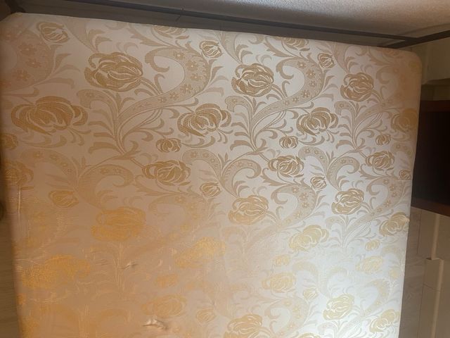 Canapé rígido 135x190 beige/dorado