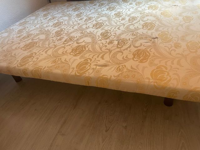 Canapé rígido 135x190 beige/dorado