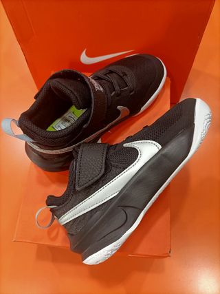 Nike Team Hustle 29,5 - Scarpe Bambino