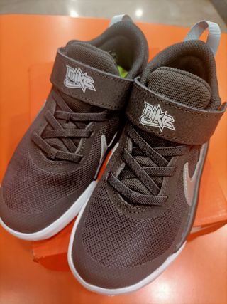 Nike Team Hustle 29,5 - Scarpe Bambino