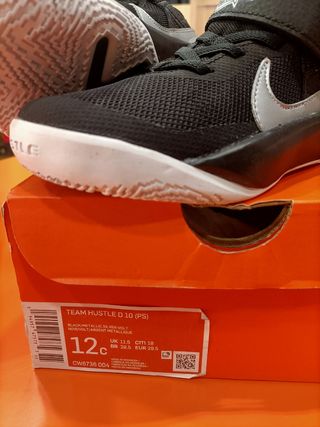 Nike Team Hustle 29,5 - Scarpe Bambino