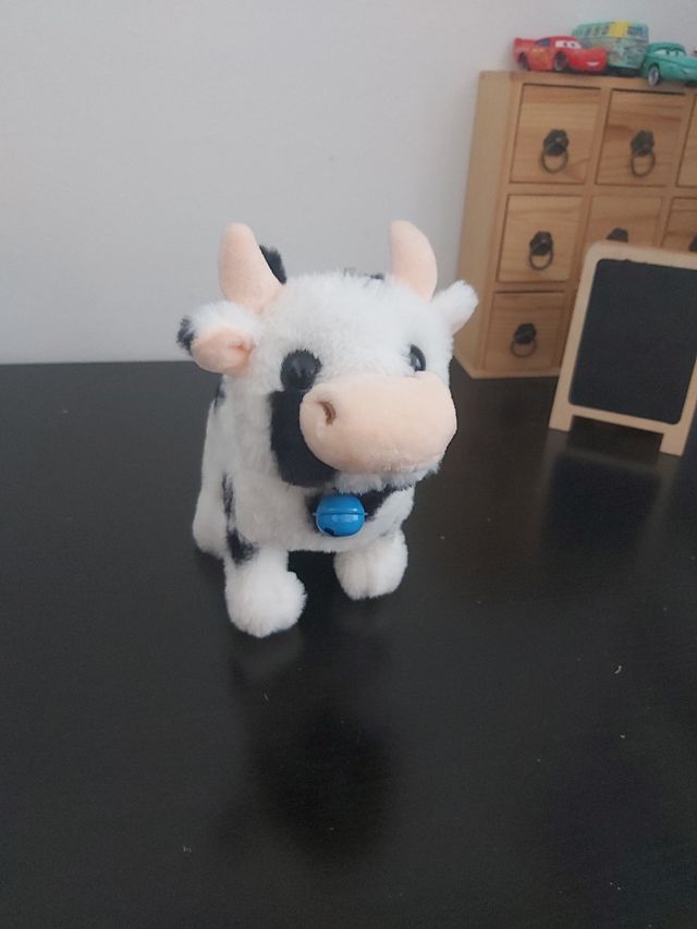 Vaca de peluche bailarina