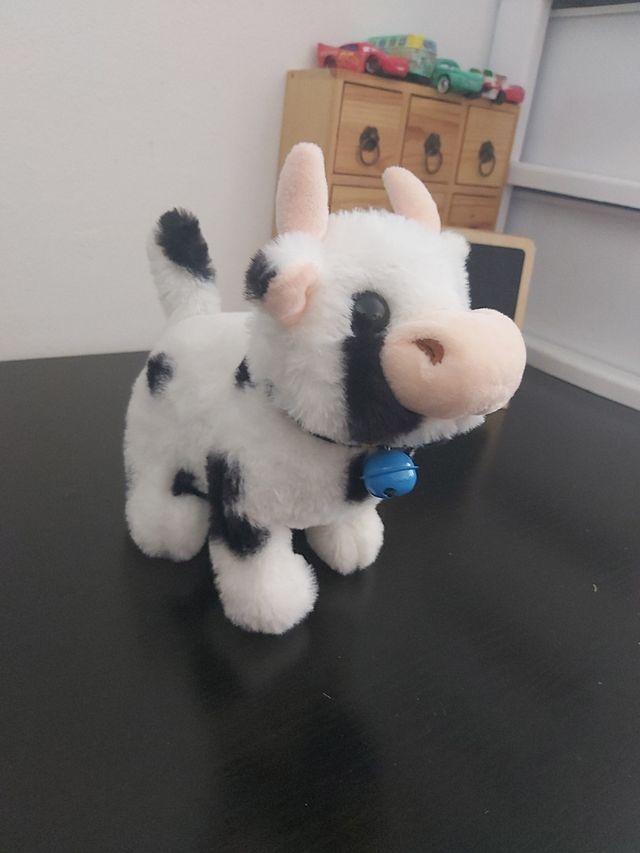 Vaca de peluche bailarina