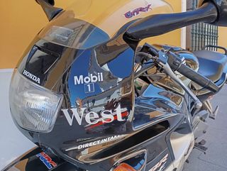 Honda CBR 600 F2 West y chaqueta