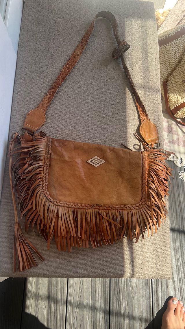 Bolso marrón flecos piel