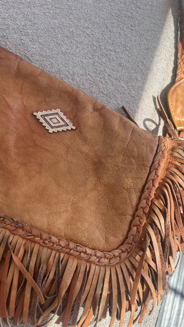 Bolso marrón flecos piel