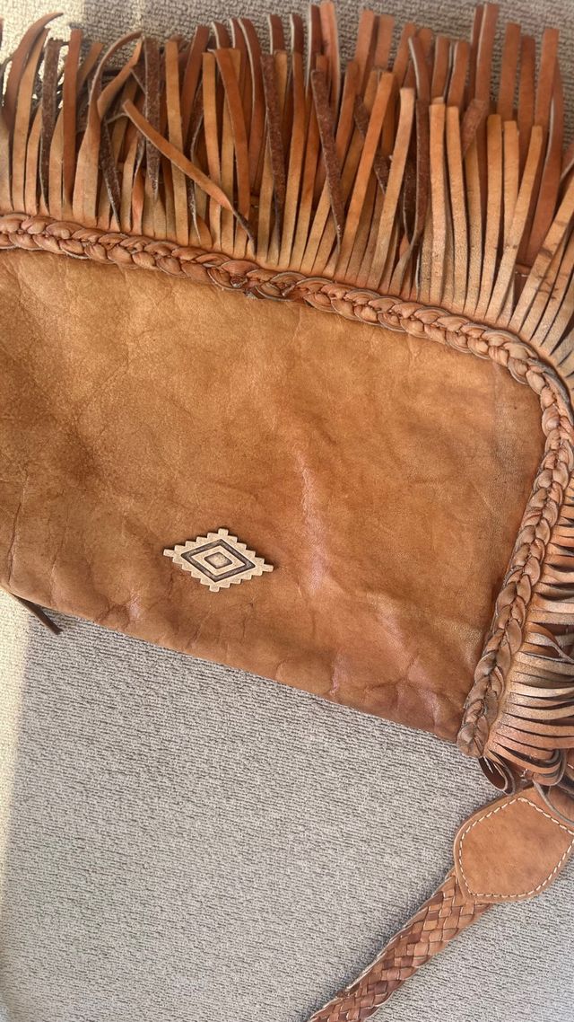 Bolso marrón flecos piel