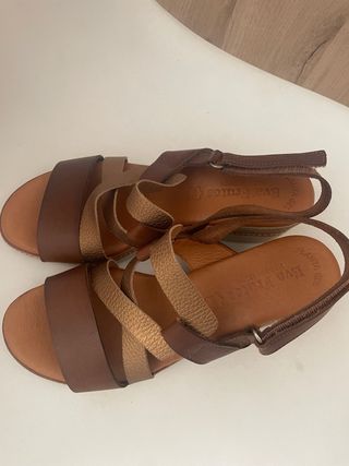 Sandalias Eva Frutos Marrón-Dorado