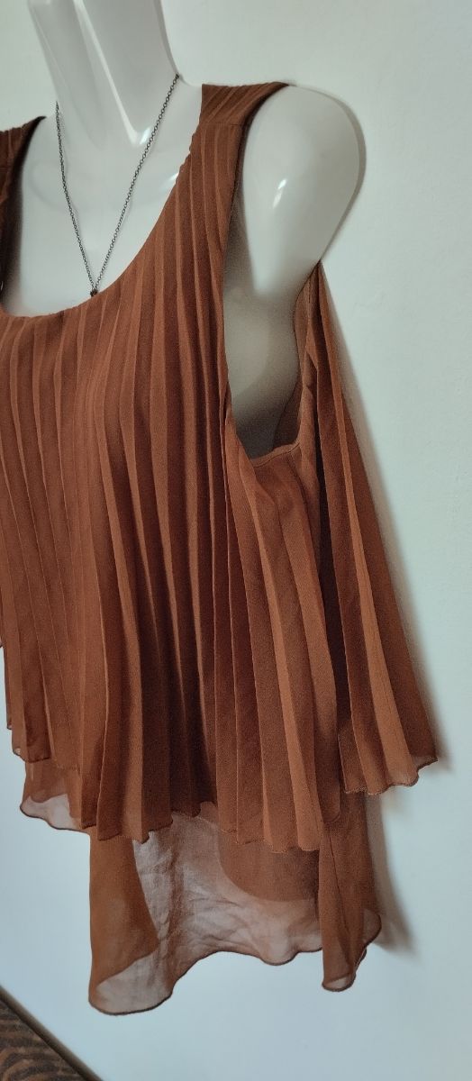 Blusa marrone plissettata