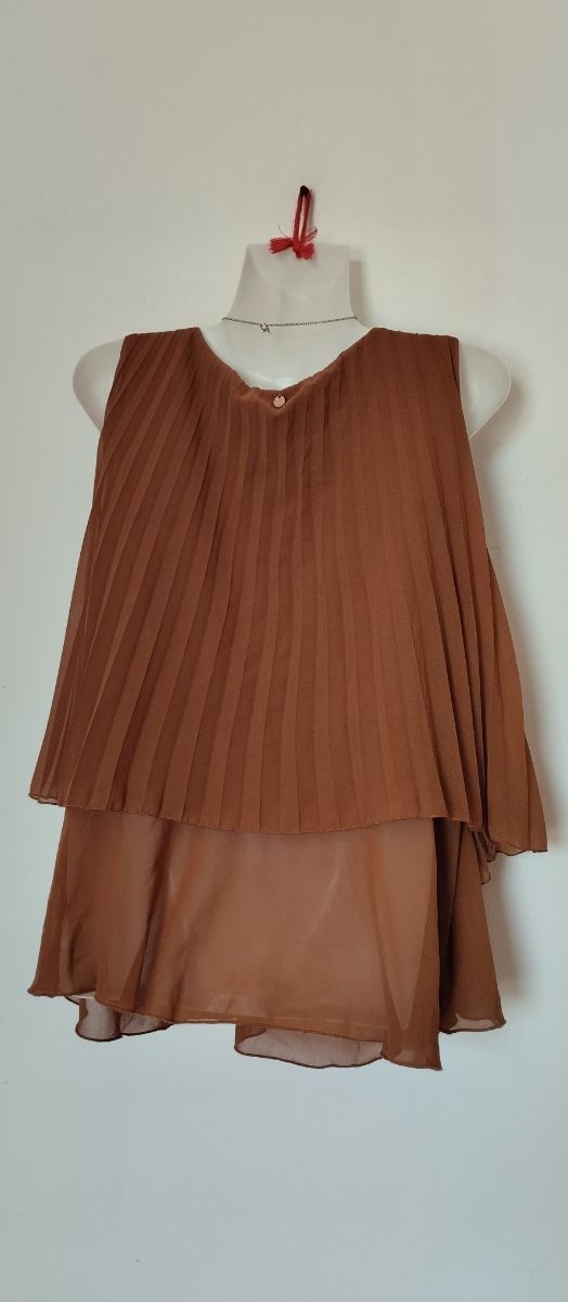 Blusa marrone plissettata