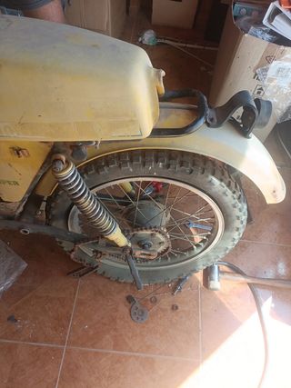 Puch: Piezas de moto clásica