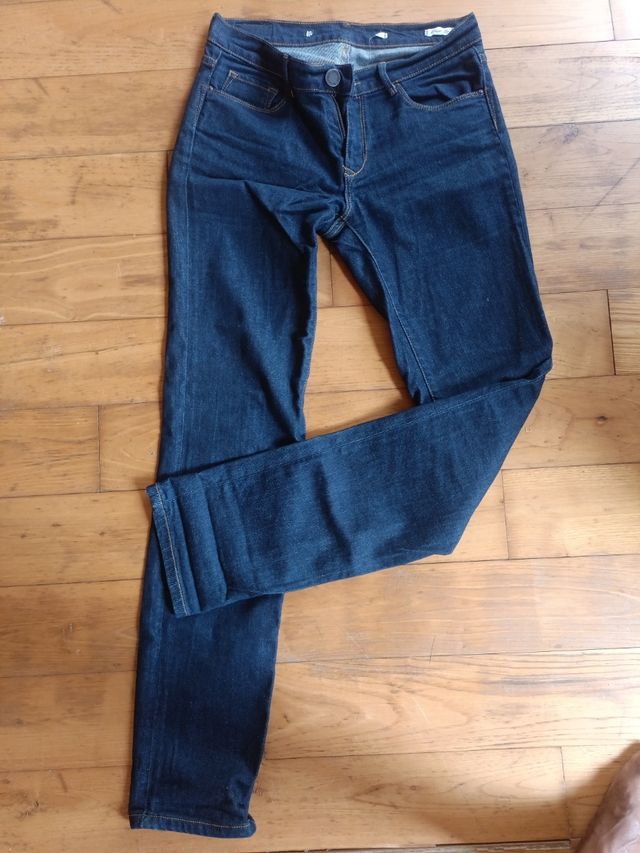 Pantalones vaqueros oscuros