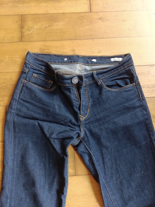 Pantalones vaqueros oscuros