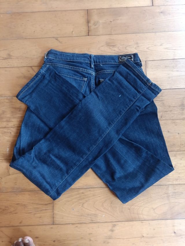 Pantalones vaqueros oscuros