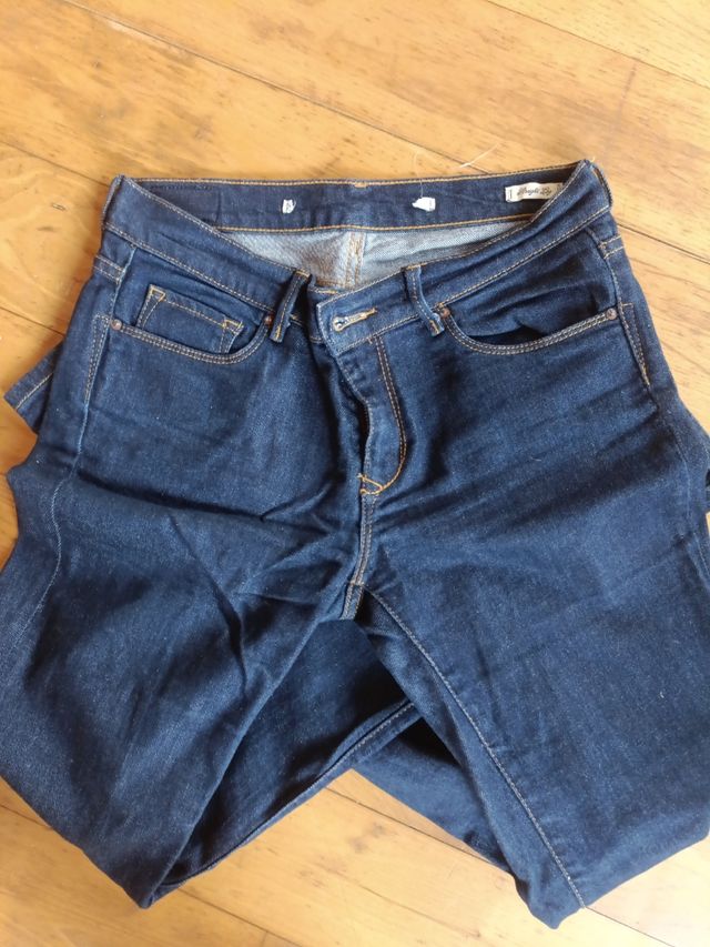 Pantalones vaqueros oscuros