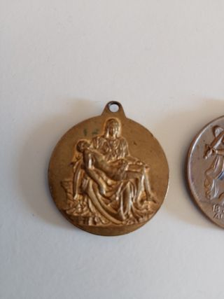 2 Medallas antiguas religiosas y militares