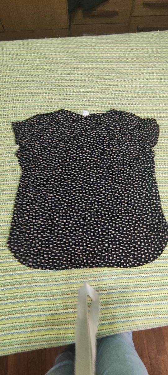 Camiseta de manga corta con lunares