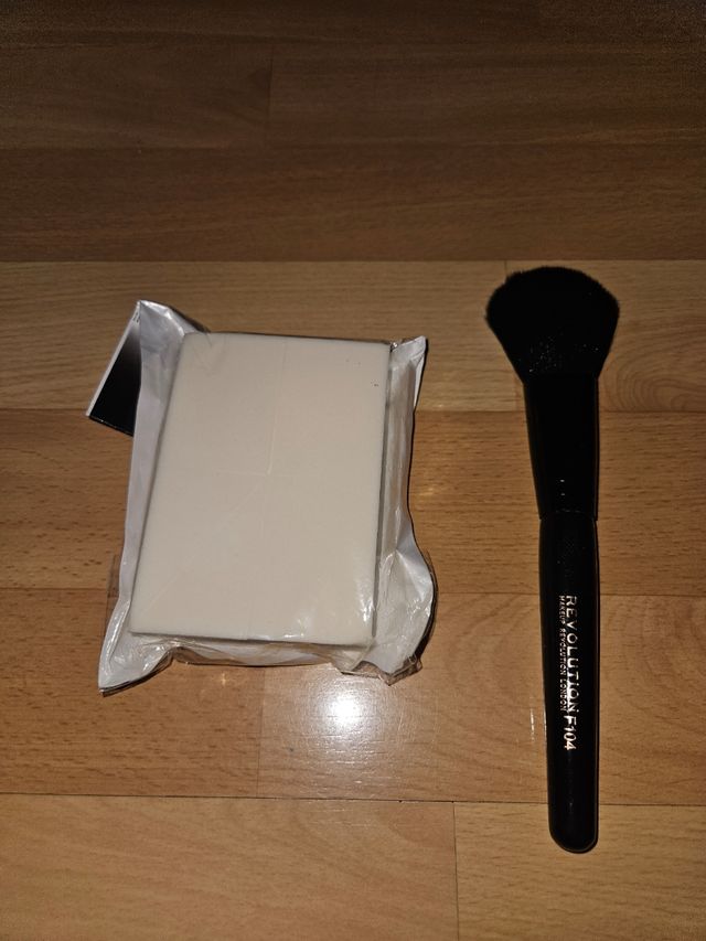 Esponjas maquillaje + Brocha polvos Makeup Revolut