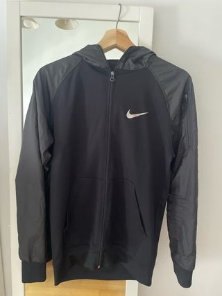 Sudadera Nike negra con capucha