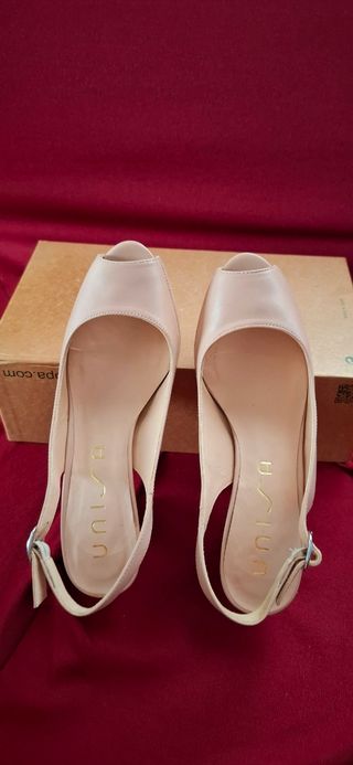 Sandalias beige mujer tacón