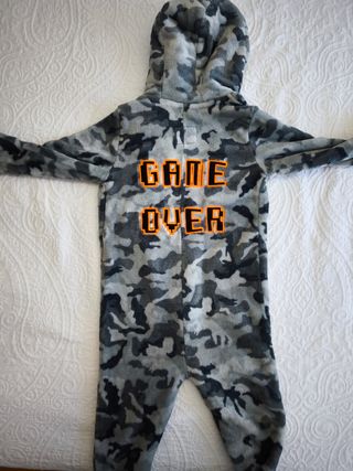Buzo Primark niño 5-6 años camuflaje